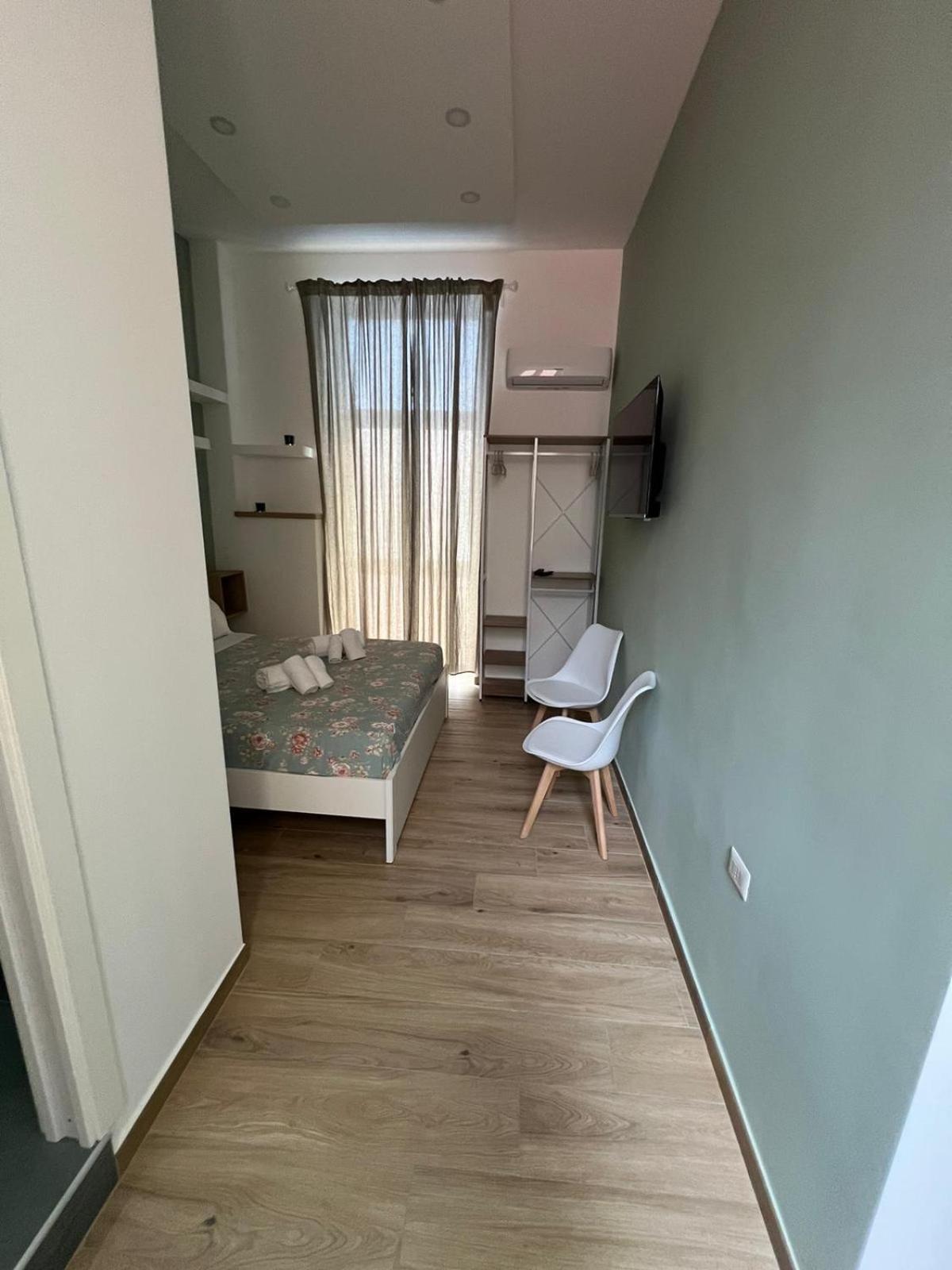 Vpm Rooms Central Train Station Наполи Екстериор снимка