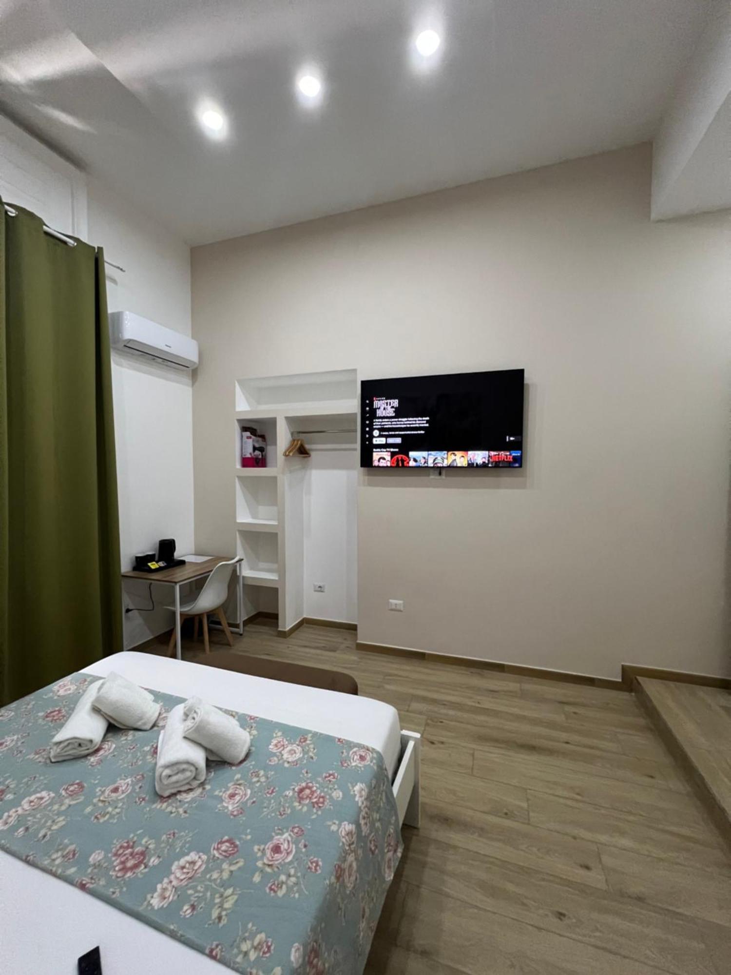 Vpm Rooms Central Train Station Наполи Екстериор снимка