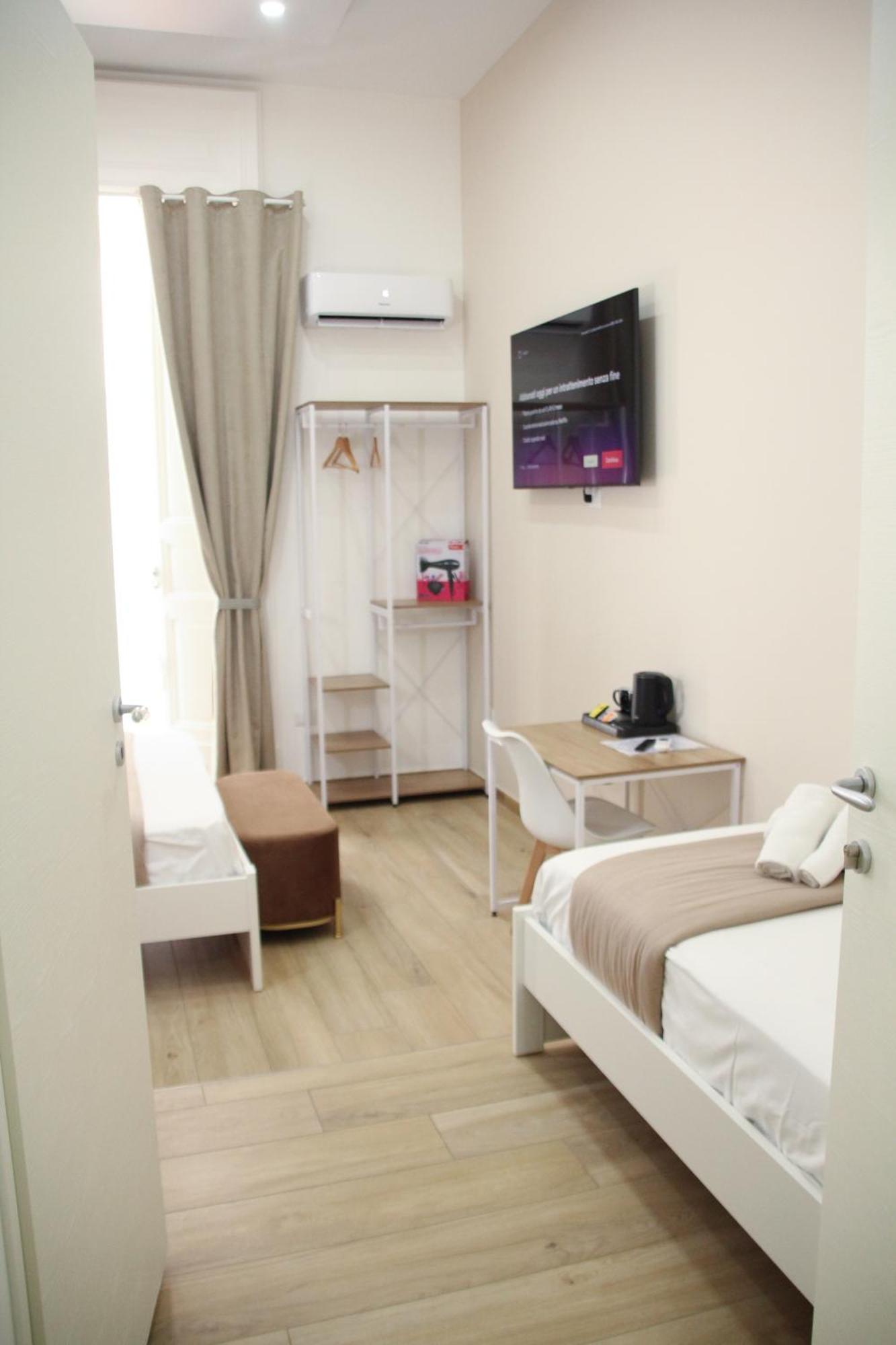 Vpm Rooms Central Train Station Наполи Екстериор снимка